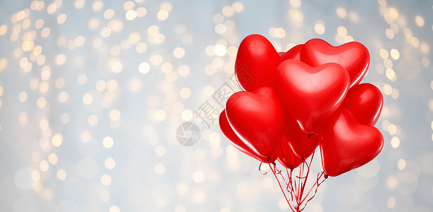 假日,情人节派装饰红色氦心形气球白色背景红色心形氦气球白色上图片