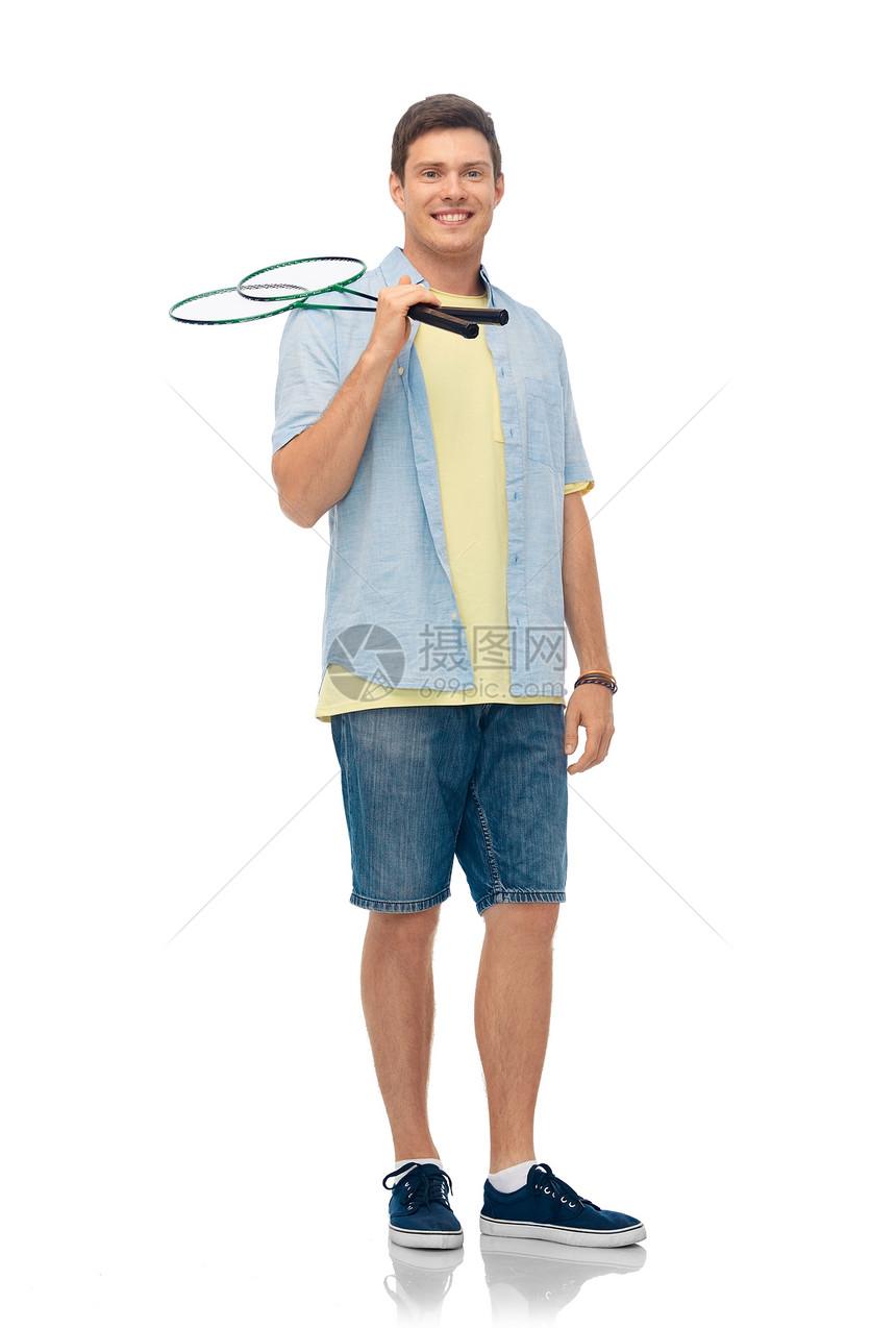 运动,休闲人的微笑的轻人,羽毛球拍白色背景微笑的轻人带着羽毛球拍图片