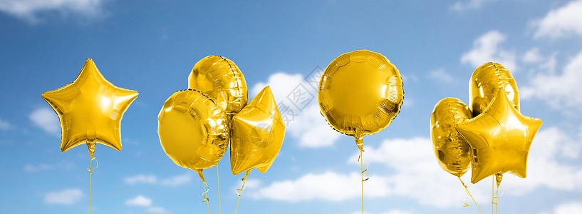 明星同款节日生日派装饰许多同形状的金属金氦气球白色背景许多金属金氦气球白色背景