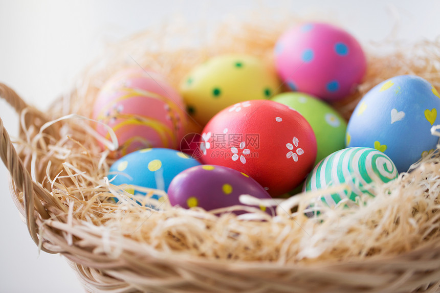 复活节,假日,传统象彩色鸡蛋篮子篮子里彩色复活节彩蛋图片
