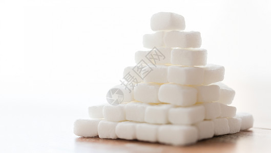 白色块糖金字塔背景图片