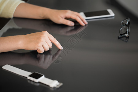 技术人的妇女用黑色互动板用黑色互动板女图片