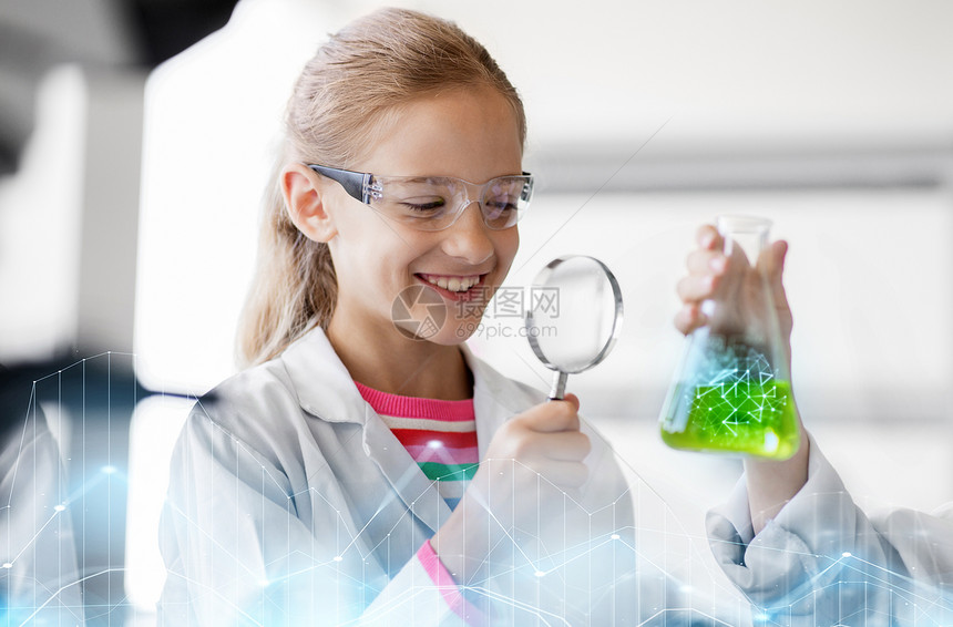 教育,科学儿童女孩与放大镜学试管与化学学校实验室学校实验室学试管的女孩图片