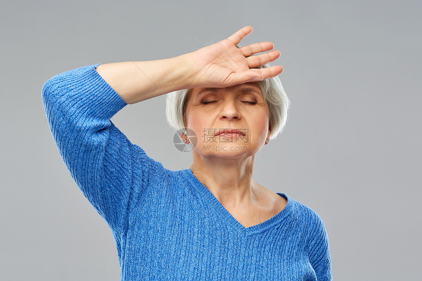 健康,压力老人的疲惫的老妇女头痛疲惫的老妇女头痛图片