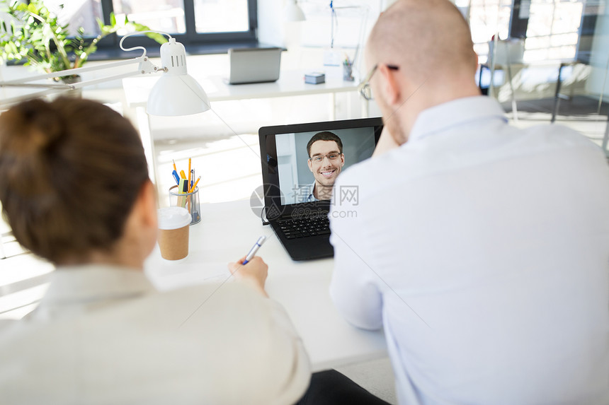 商业就业技术雇主队与新员工办公室举行视频会议试业务队办公室举行视频会议图片