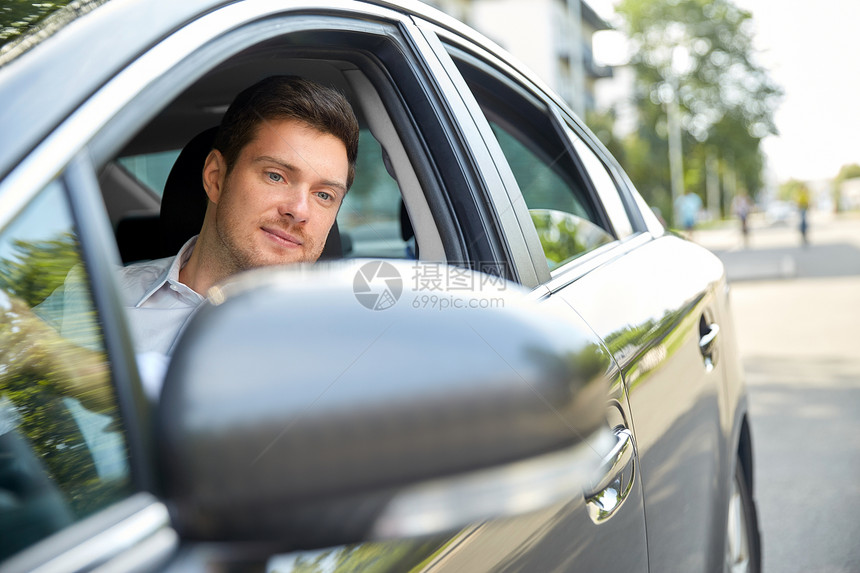 运输,车辆人的男子司机驾驶汽车夏天夏天开车的人司机图片