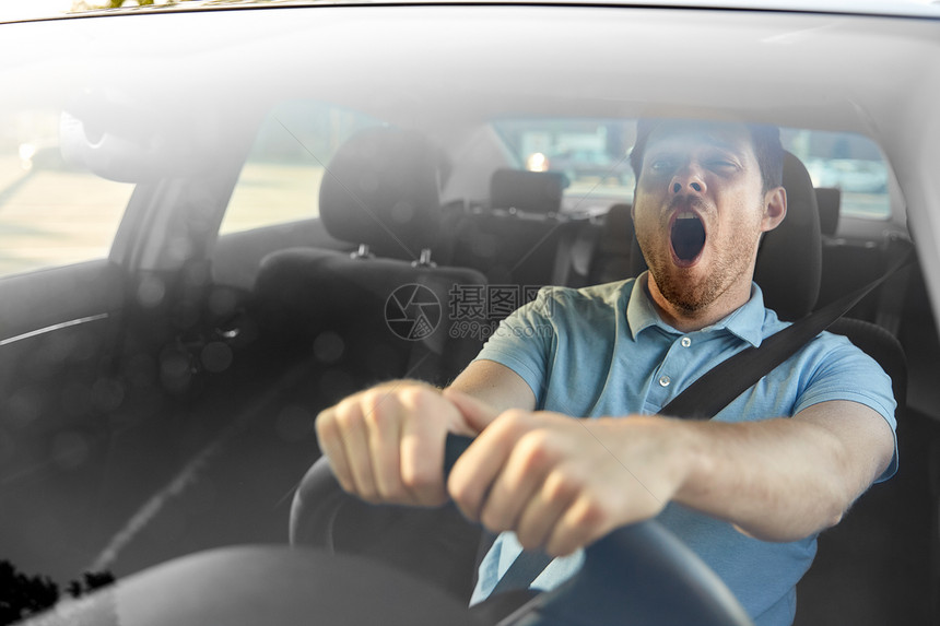 运输,车辆驾驶疲倦困倦的人汽车司机打哈欠疲倦困倦的男人司机开车打哈欠图片
