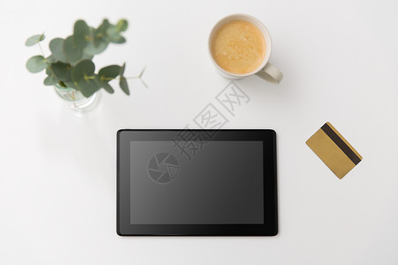 网上购物,销售技术平板电脑,信用卡咖啡白色背景平板电脑,信用卡咖啡图片
