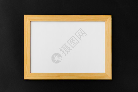 信息白板木制框架黑色背景黑色背景的木框白板背景