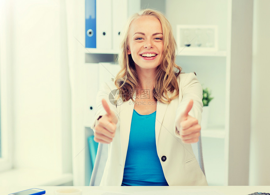 商业,手势,成功,创业人的快乐的女商人办公室竖大拇指快乐的女商人办公室竖大拇指图片