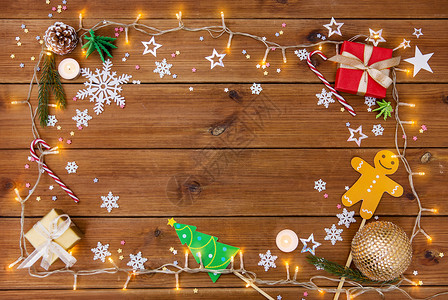 圣诞节假日木制背景上的电动花环装饰品背景图片