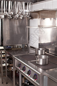 家餐馆的专业厨房,清理烹饪表专业厨房餐厅,电动烹饪表图片