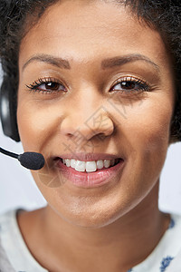 客户服务部戴电话耳机的女商人肖像图片