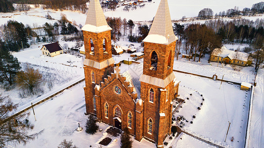 鲁比什维奇古老基督教教堂的鸟瞰农村冬天的场景白俄罗斯明斯克附近的rubezhevichi村背景
