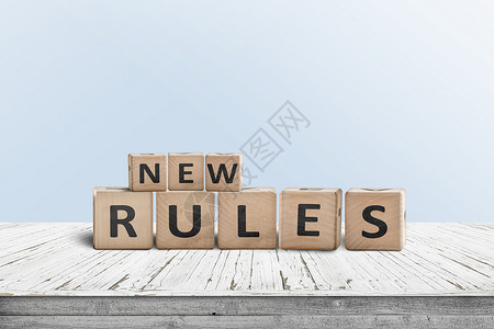 奖励规则个蓝色背景的房间里,张桌子上用木头的新规则标志背景
