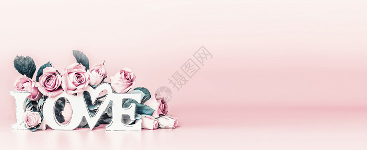 抽象的爱与文字爱粉彩玫瑰时尚的静音颜色背景创造的浪漫布局结婚卡横幅模板背景图片
