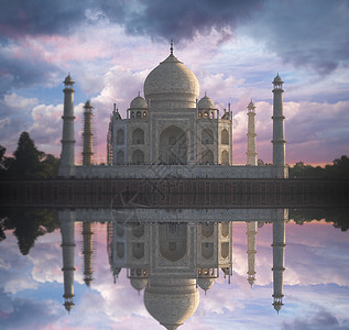 泰姬陵印度乌塔尔邦阿格拉市雅穆纳河南岸的白色大理石陵墓背景图片