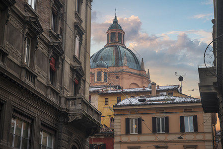意大利博洛尼亚历史中心的Maggiore广场高清图片