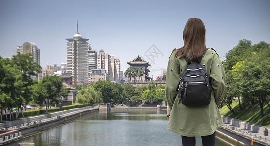 女人绕着西安走中国高清图片