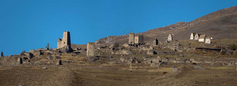 北奥塞蒂亚的山地景观中世纪建筑高清图片