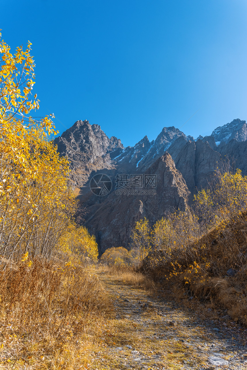 高加索山脉的秋天图片