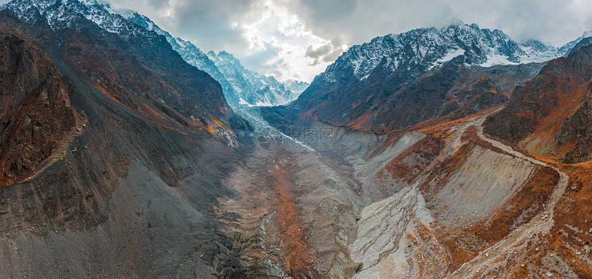 高加索山脉的冰川奥斯蒂亚北部图片