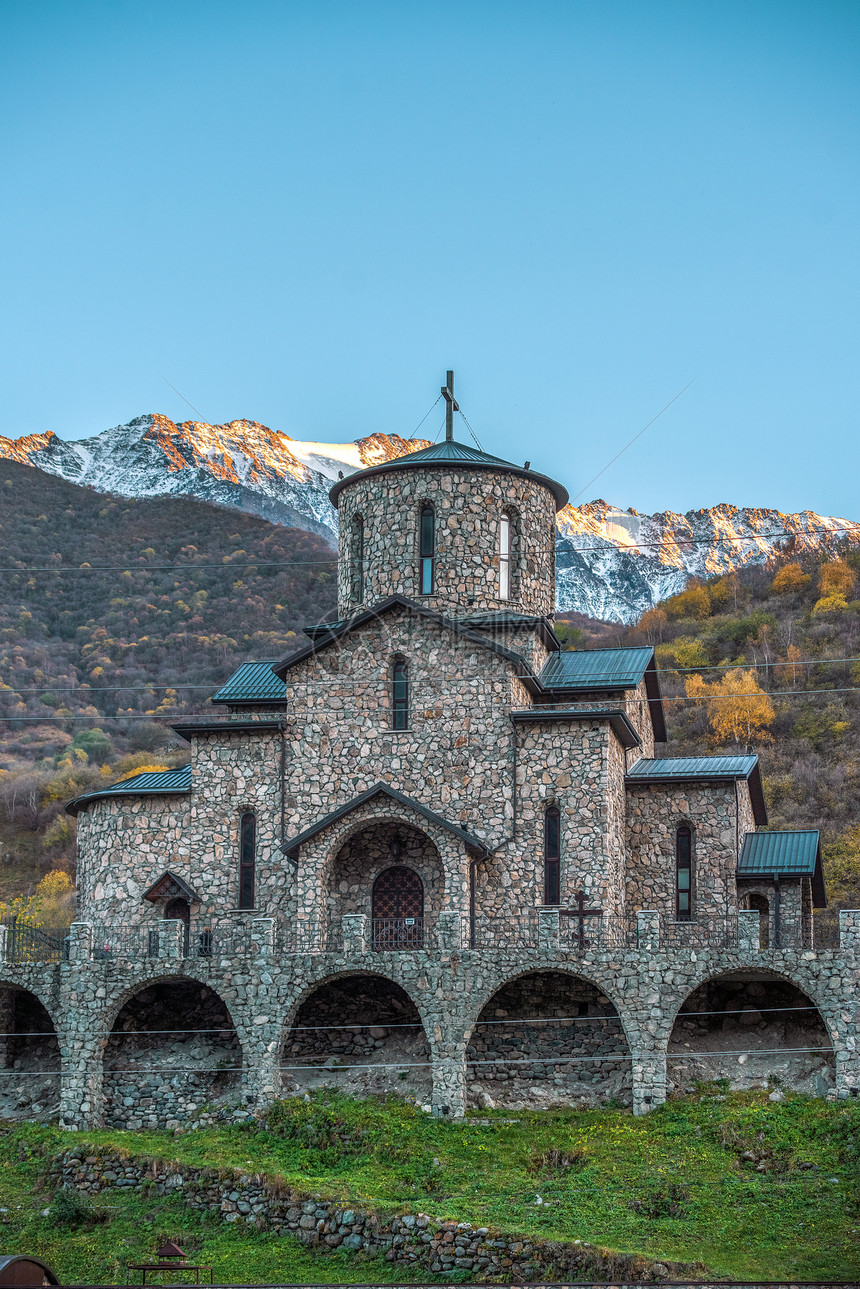 北奥塞蒂亚的费格登修道院高加索山脉图片