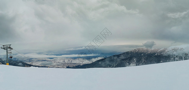 斯科度假村全景与滑雪坡,山顶观看,保加利亚图片