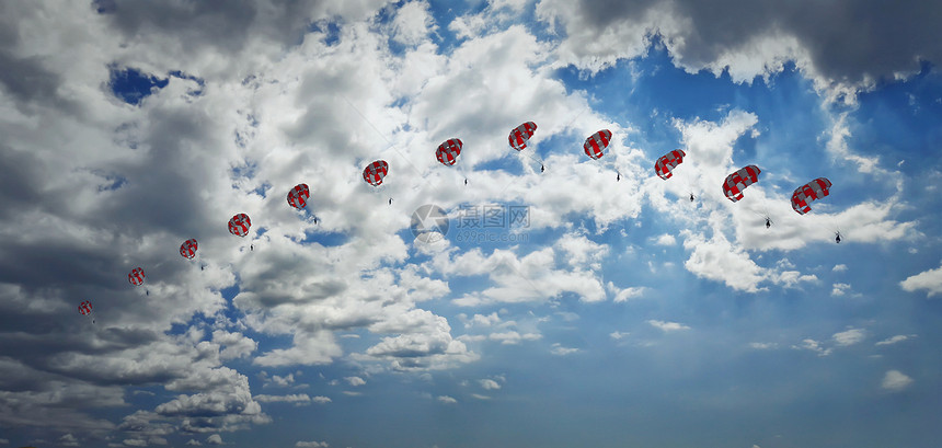 人类天空中滑翔伞以同的阶段被捕获极限运动图片