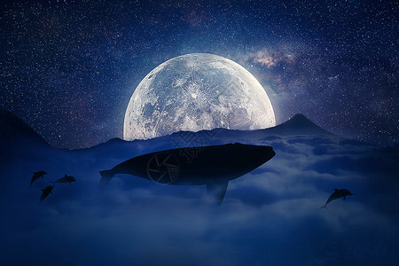 天空鲸鱼条鲸鱼的轮廓云层上方飞入满月之夜星空笼罩着群山中的云彩幻想,超现实的景观场景屏幕保护程序背景