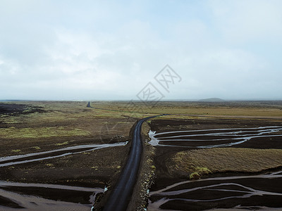 冰岛道路与小河三角洲图片