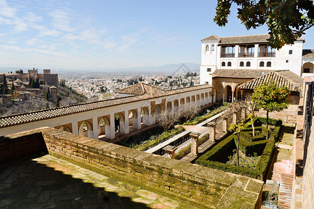 奥基亚利西牙阿尔罕布拉格拉纳达安达卢西亚的阿齐基亚庭院背景