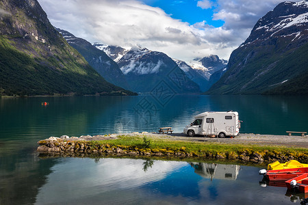 挪威自然景观房车旅行背景