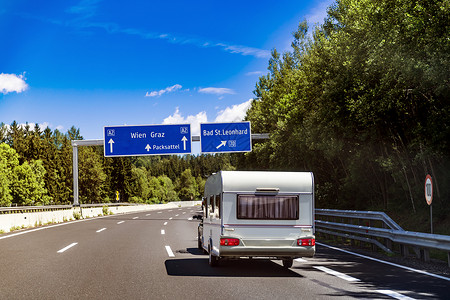 汽车vrVR大篷车高速公路上行驶旅游度假旅游背景