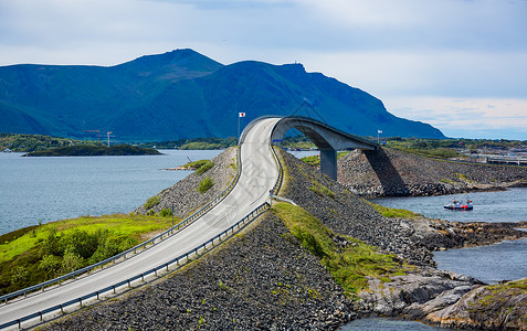 挪威大西洋公路大西洋公路Atlanterhsveien被授予挪威世纪建筑称号这条路被归类为旅游路线背景图片