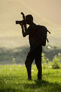 大自然中摄影师的剪影摄影师的剪影图片