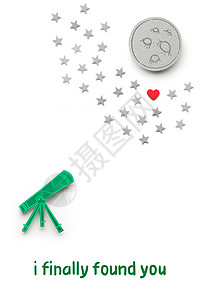 创意情人节照片的望远镜,由纸与星星心脏白色背景图片