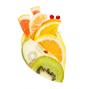 种由水果制成的人类心脏的食物,隔离白色上图片