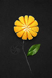 创意食品照片的橘子朵花黑色背景图片