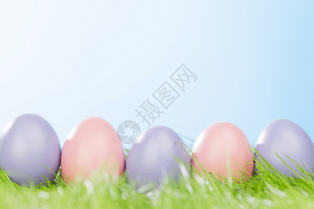 五颜六色的复活节彩蛋清新的春天绿草草中的复活节彩蛋图片