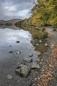 英格兰湖区巴特米尔湖美丽的秋季景观形象背景