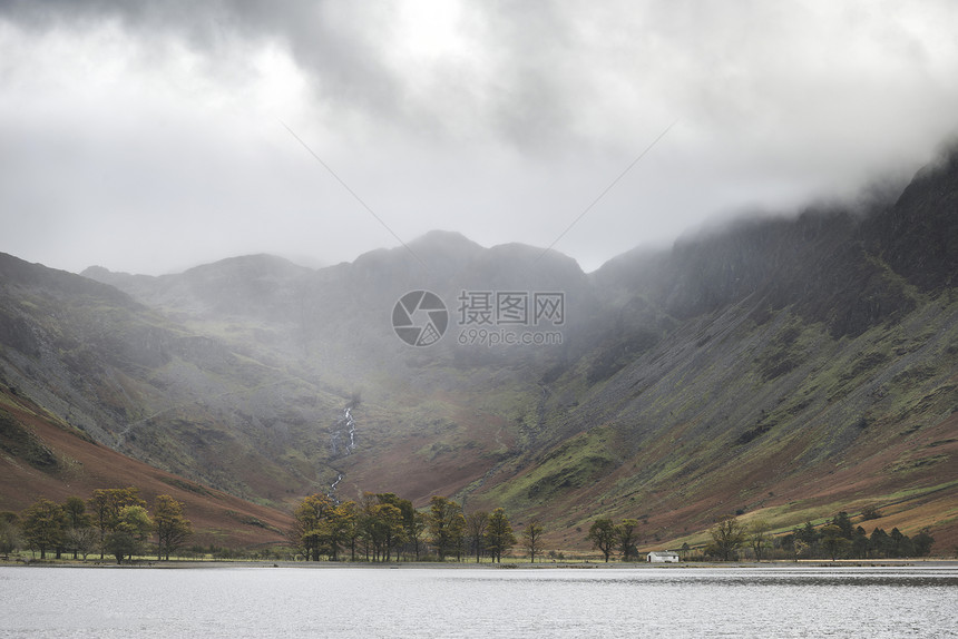 英格兰湖区巴特米尔湖美丽的秋季景观形象图片