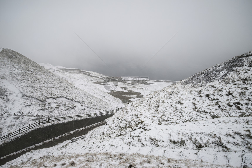 令人惊叹的冬季景观形象周围的mamtor农村英国的峰值地区图片