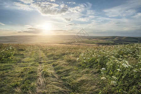 美丽的日落景观形象英国滚动的乡村图片