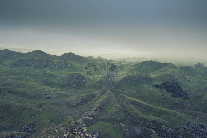 71023287美丽的交叉处理景观图像的废弃采石场自然接管秋季日出雾天气图片