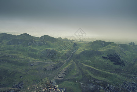 克里克豪威尔71023287美丽的交叉处理景观图像的废弃采石场自然接管秋季日出雾天气背景
