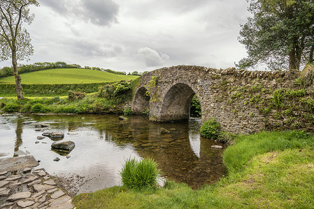 英国洛娜多昂桥埃克斯穆尔德文景观夏季形象高清图片