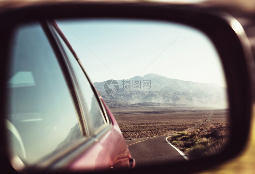 草原的道路图片