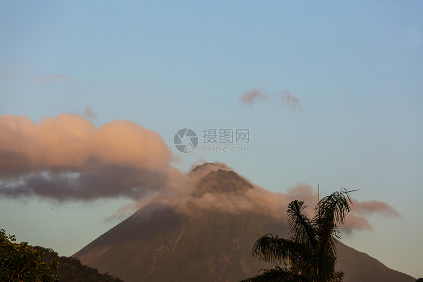 洲风景如画的埃纳尔火山图片