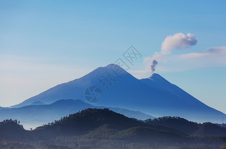 洲危地马拉美丽的火山景观高清图片